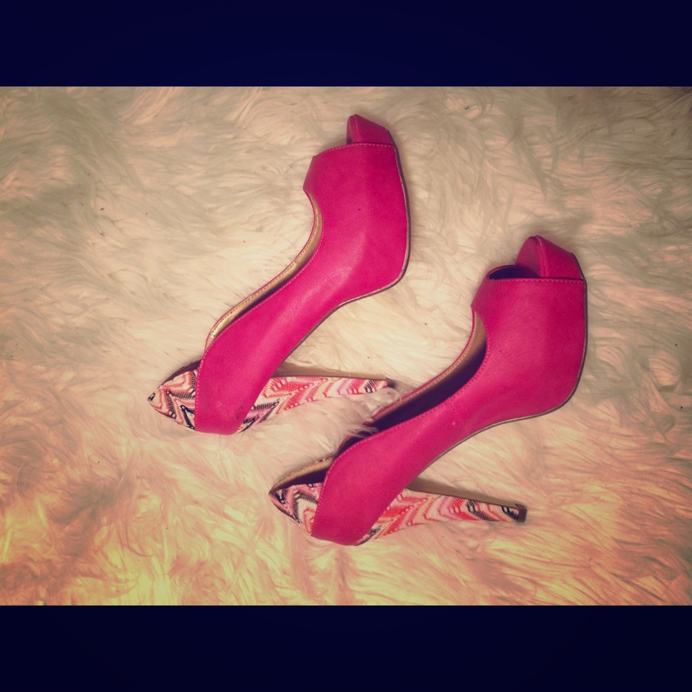 Steve Madden pink peep toe heels